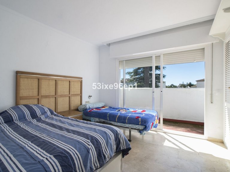 Villa for Sale in New Golden Mile, Malaga 14