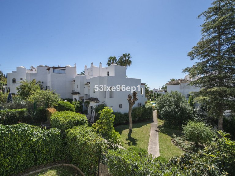 Villa for Sale in New Golden Mile, Malaga 16