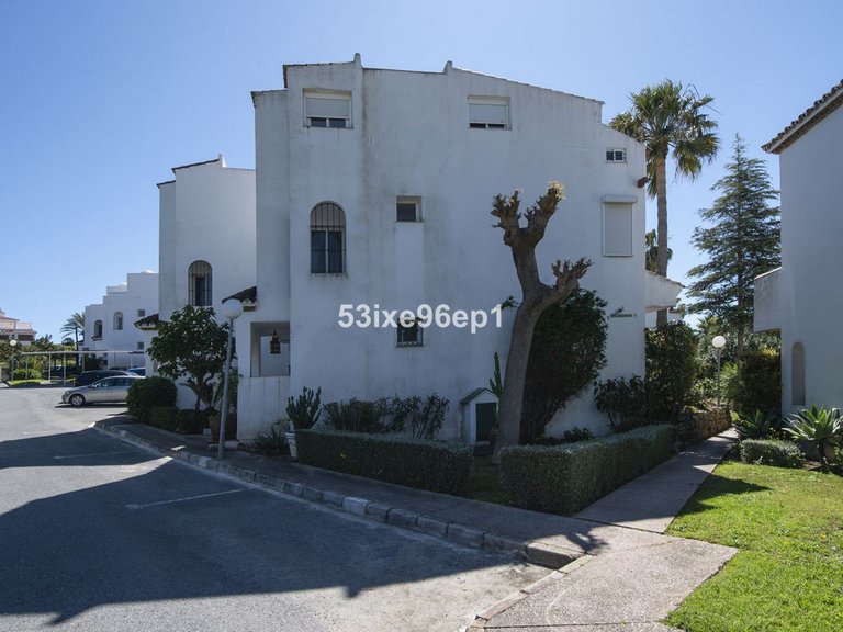 Villa for Sale in New Golden Mile, Malaga 2