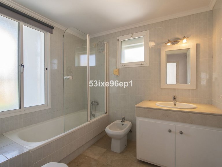 Villa for Sale in New Golden Mile, Malaga 20