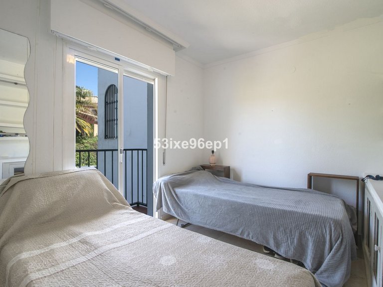 Villa for Sale in New Golden Mile, Malaga 21