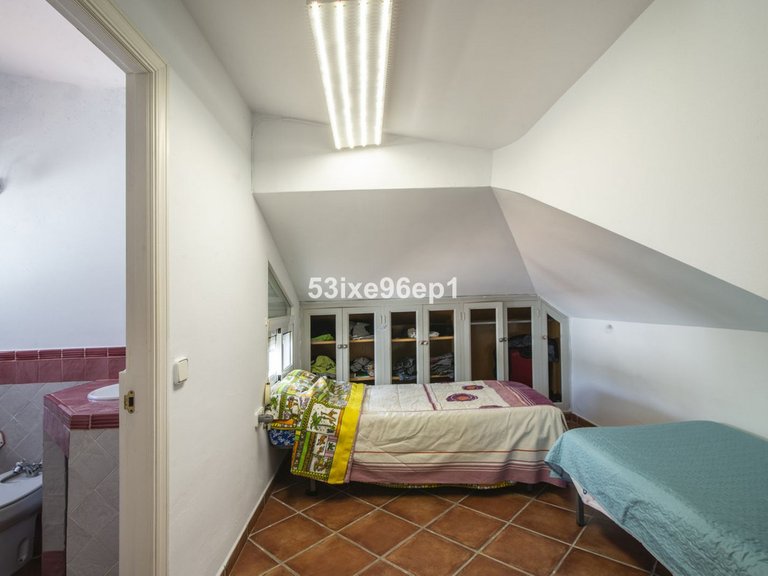 Villa for Sale in New Golden Mile, Malaga 23