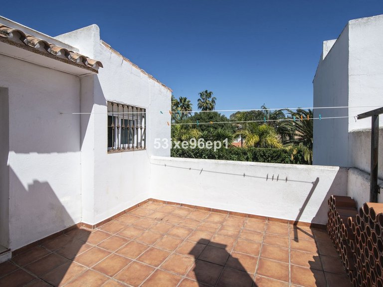 Villa for Sale in New Golden Mile, Malaga 26