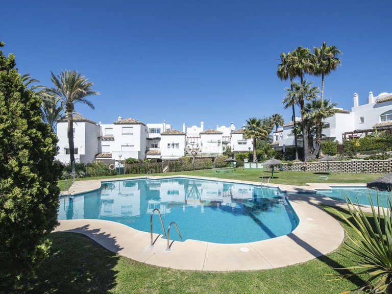 Villa for Sale in New Golden Mile, Malaga 32