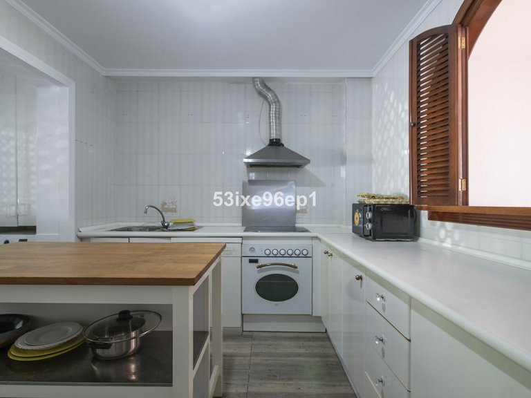 Villa for Sale in New Golden Mile, Malaga 8