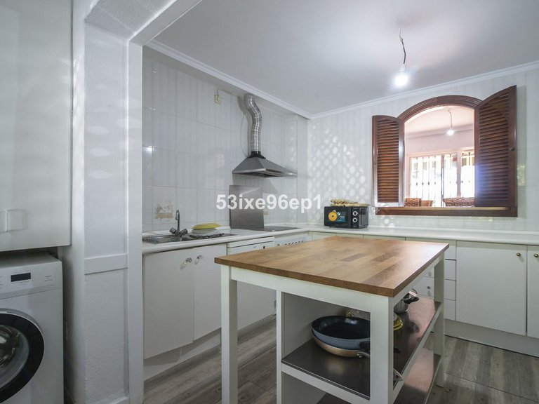 Villa for Sale in New Golden Mile, Malaga 9