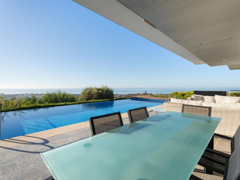Villa for Sale in Altos De Los Monteros, Malaga 1
