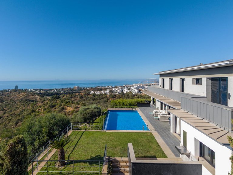 Villa for Sale in Altos De Los Monteros, Malaga 10