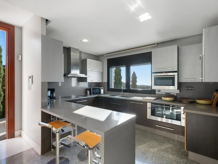 Villa for Sale in Altos De Los Monteros, Malaga 11