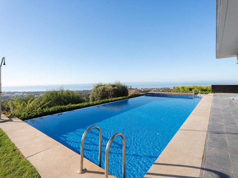 Villa for Sale in Altos De Los Monteros, Malaga 3