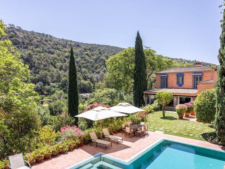 Villa for Sale in Benahavís, Malaga 23