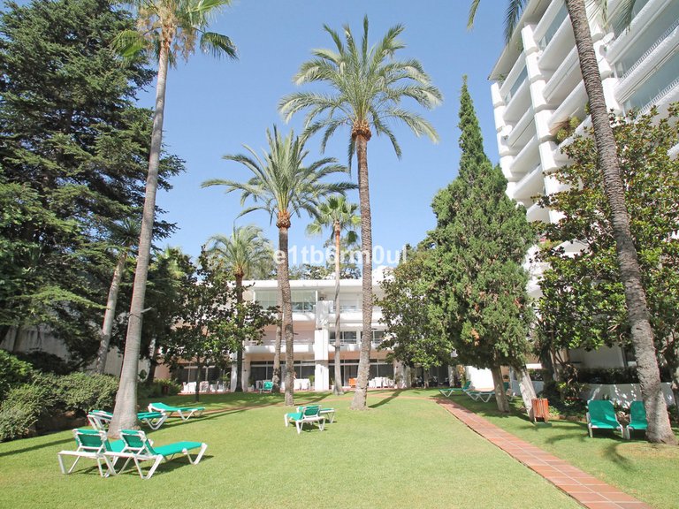 Apartment for Sale in The Golden Mile, Malaga 19