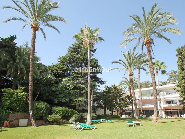 Apartment for Sale in The Golden Mile, Malaga 20