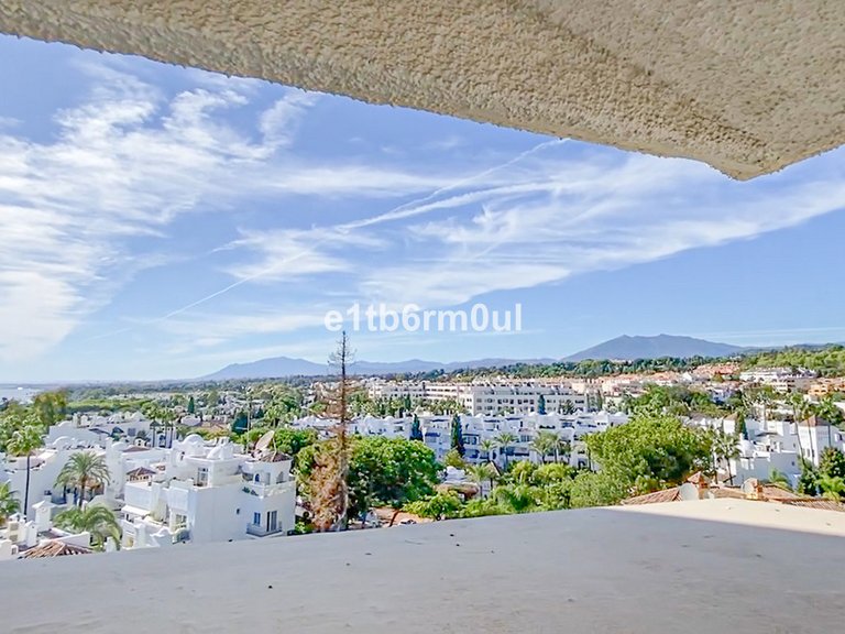 Apartment for Sale in The Golden Mile, Malaga 22