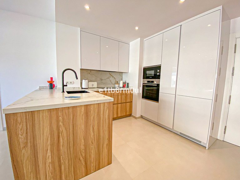 Apartment for Sale in The Golden Mile, Malaga 9