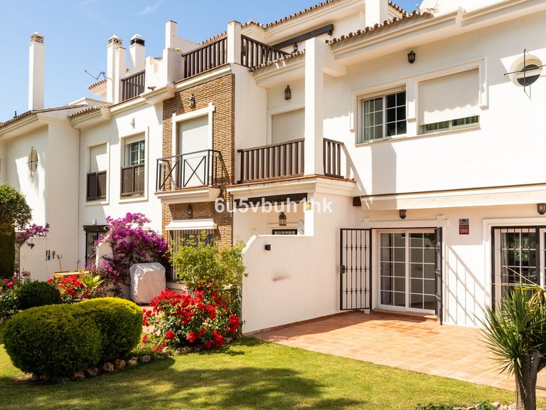 Villa for Sale in Alhaurín De La Torre, Malaga 1