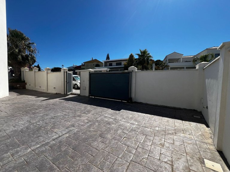 Villa for Sale in Estepona, Malaga 3