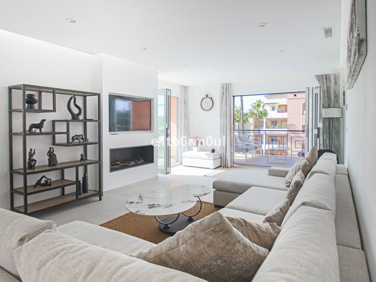 Apartment for Sale in Nueva Andalucía, Malaga 2