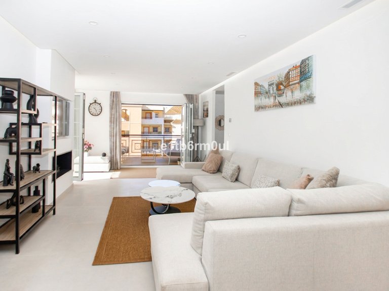 Apartment for Sale in Nueva Andalucía, Malaga 8