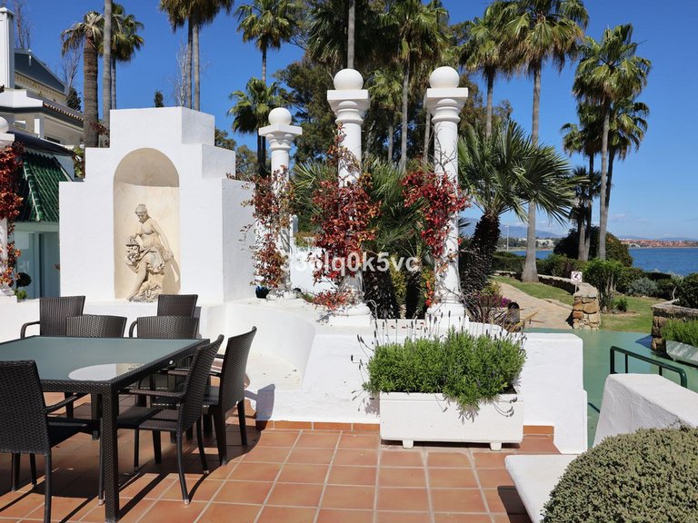 Villa for Sale in Estepona, Malaga 10
