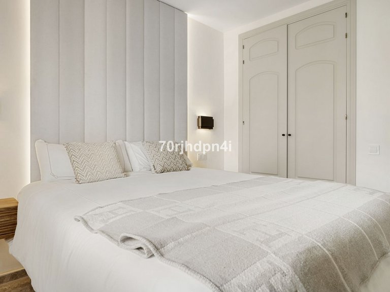 Apartment for Sale in Nueva Andalucía, Malaga 1