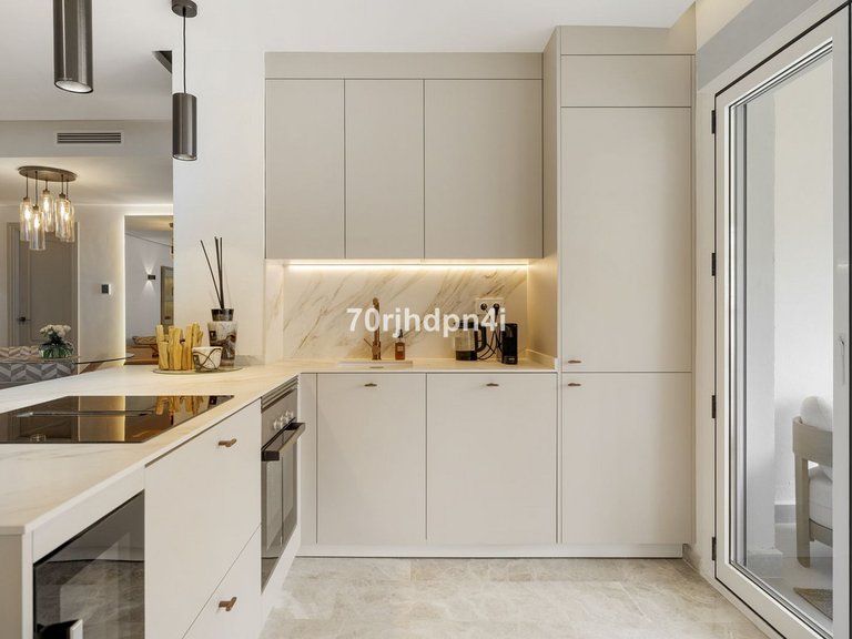 Apartment for Sale in Nueva Andalucía, Malaga 21