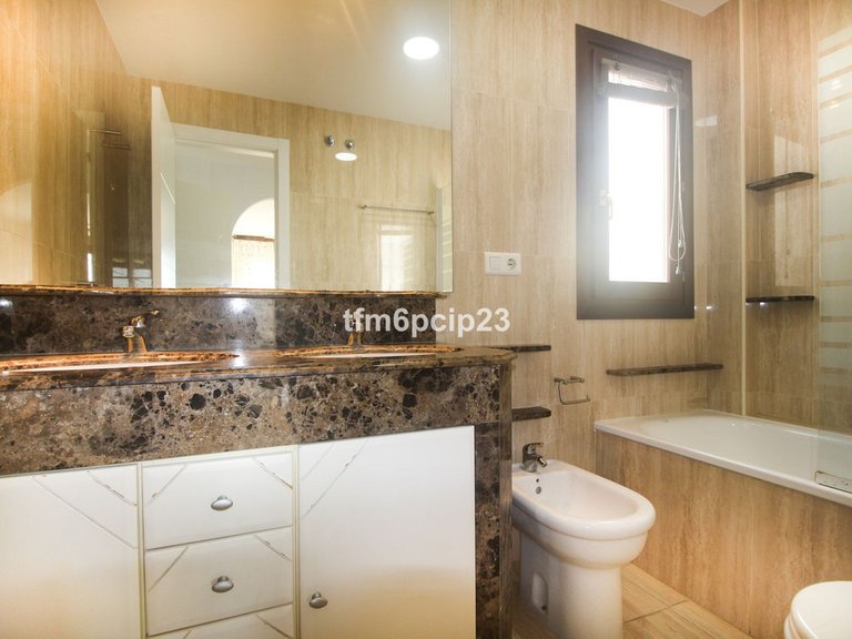 Villa for Sale in La Duquesa, Malaga 24