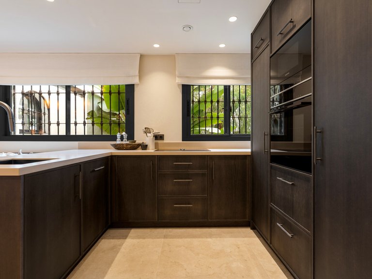 Apartment for Sale in The Golden Mile, Malaga 10
