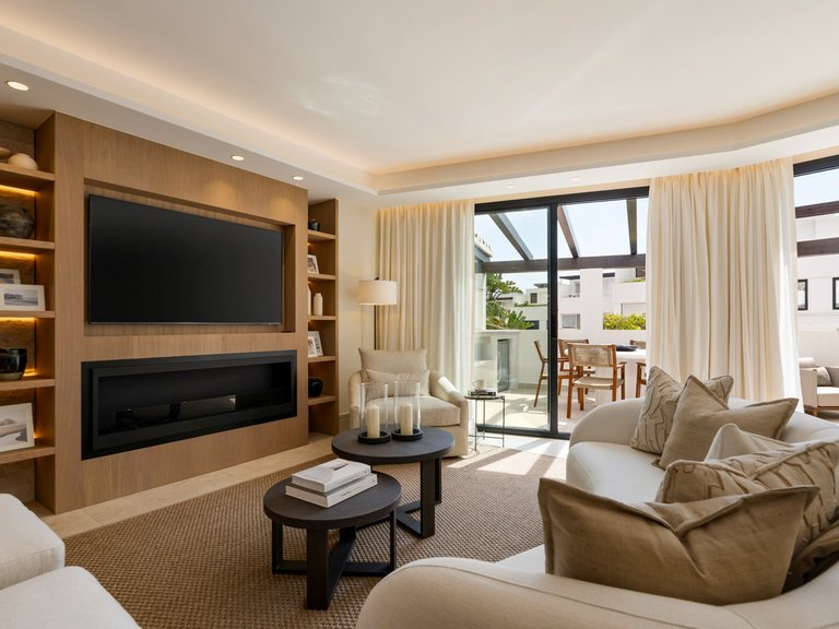 Apartment for Sale in The Golden Mile, Malaga 2