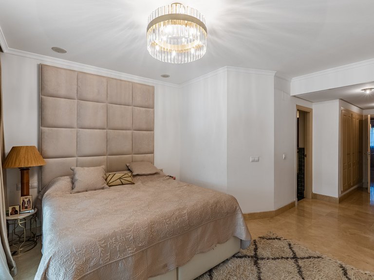 Apartment for Sale in The Golden Mile, Malaga 13