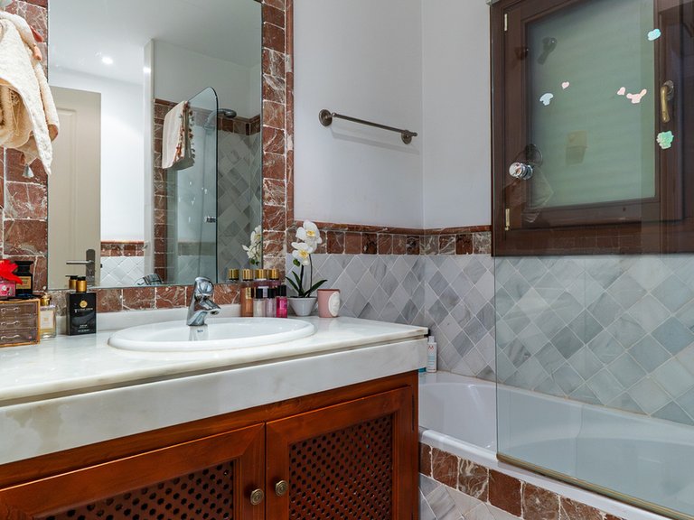 Apartment for Sale in The Golden Mile, Malaga 16