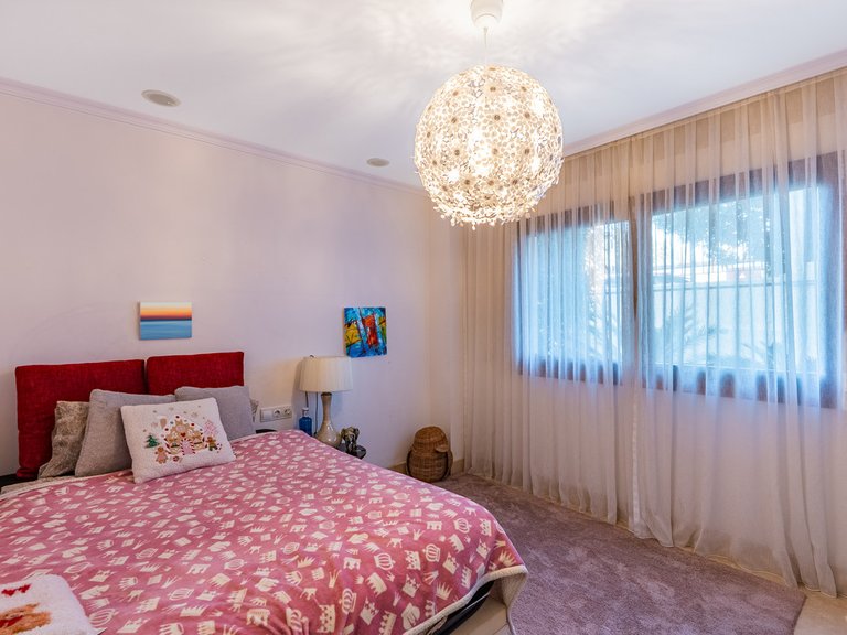 Apartment for Sale in The Golden Mile, Malaga 18