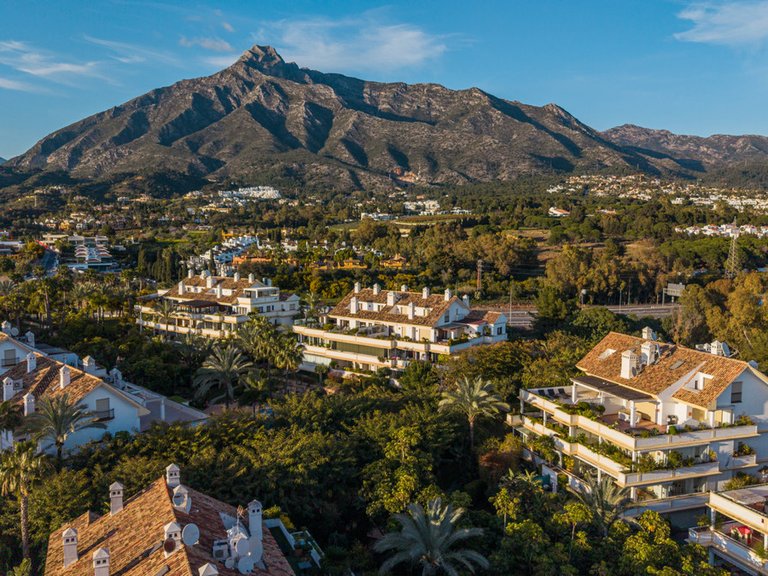 Apartment for Sale in The Golden Mile, Malaga 25