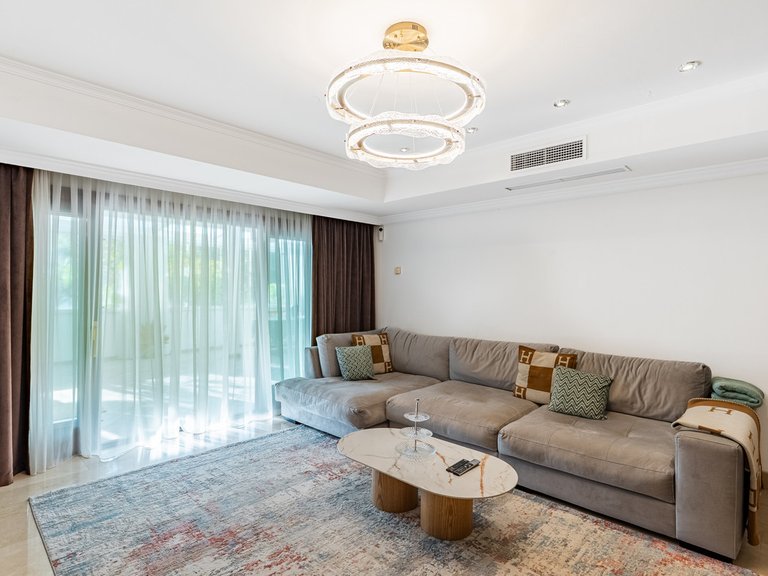 Apartment for Sale in The Golden Mile, Malaga 5