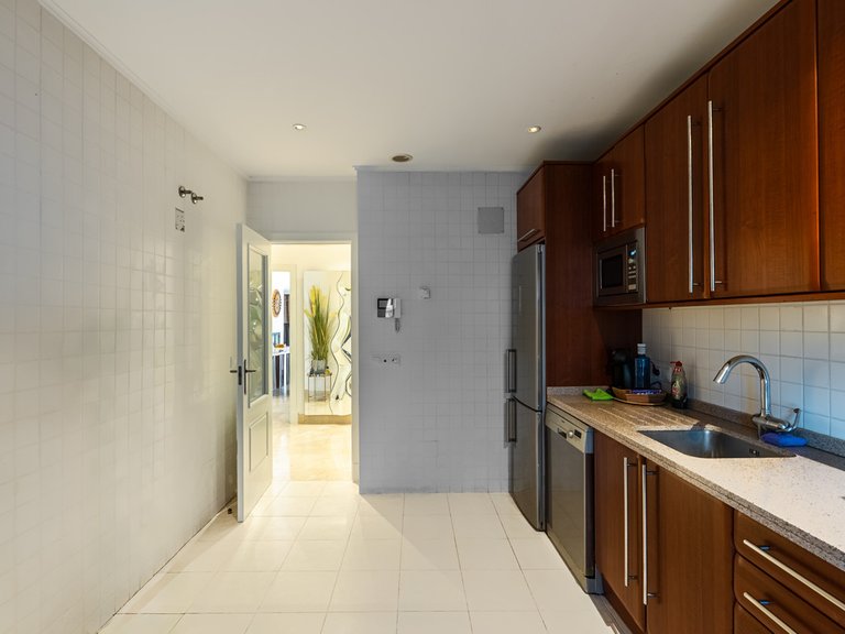 Apartment for Sale in The Golden Mile, Malaga 9