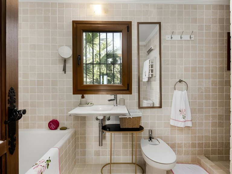 Villa for Sale in Málaga, Malaga 17