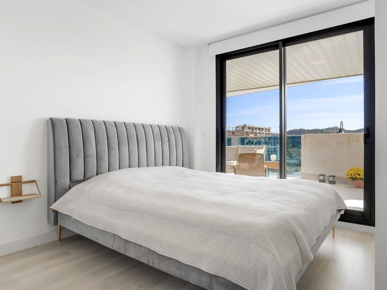 Apartment for Sale in Las Lagunas, Malaga 15