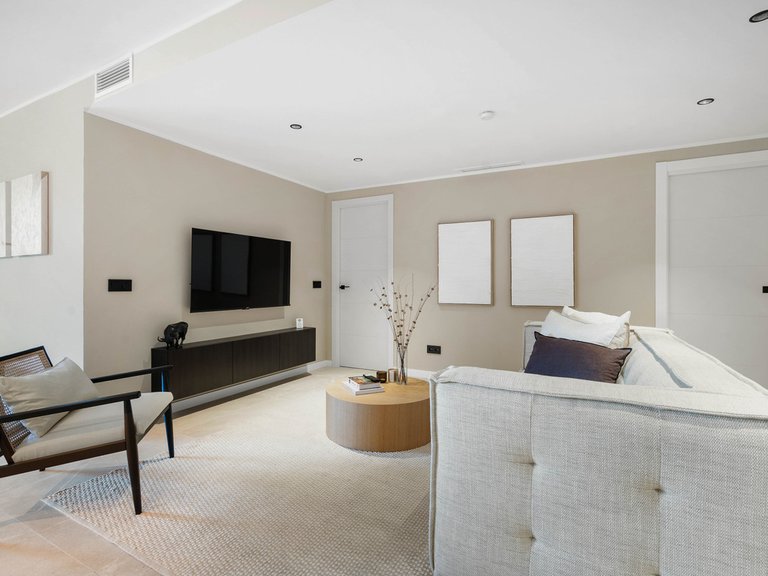 Apartment for Sale in Nueva Andalucía, Malaga 12