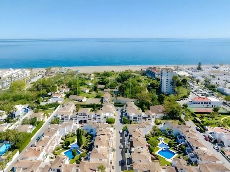 Villa for Sale in New Golden Mile, Malaga 20