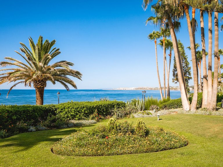 Apartment for Sale in The Golden Mile, Malaga 1