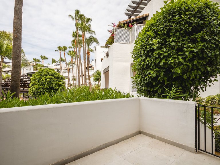 Apartment for Sale in The Golden Mile, Malaga 27