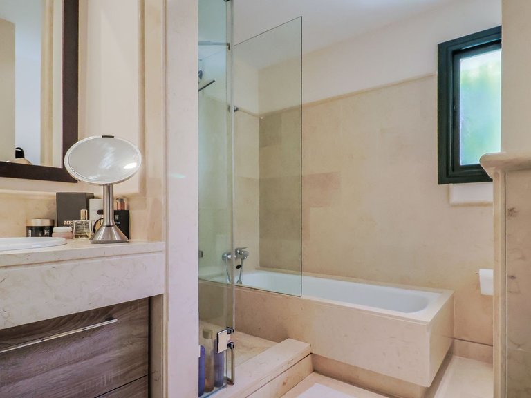 Apartment for Sale in Benahavís, Malaga 10