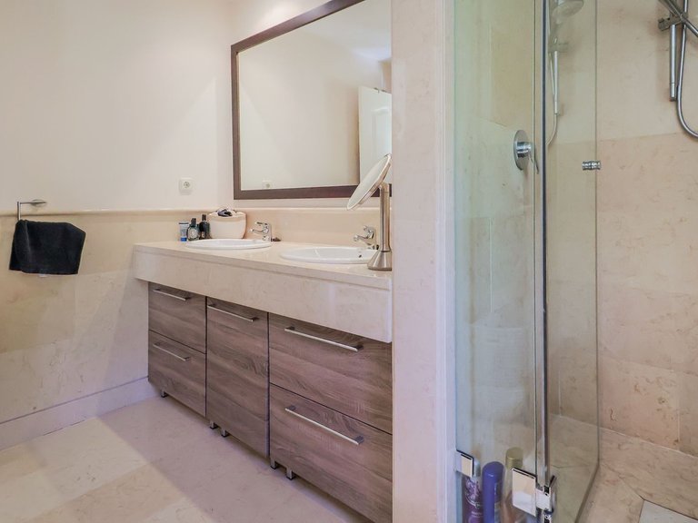 Apartment for Sale in Benahavís, Malaga 11