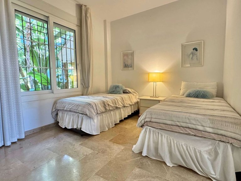 Apartment for Sale in Nueva Andalucía, Malaga 18