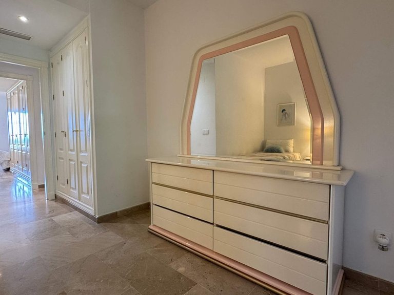 Apartment for Sale in Nueva Andalucía, Malaga 20
