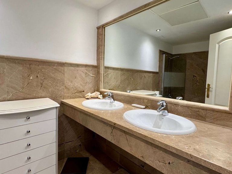 Apartment for Sale in Nueva Andalucía, Malaga 24