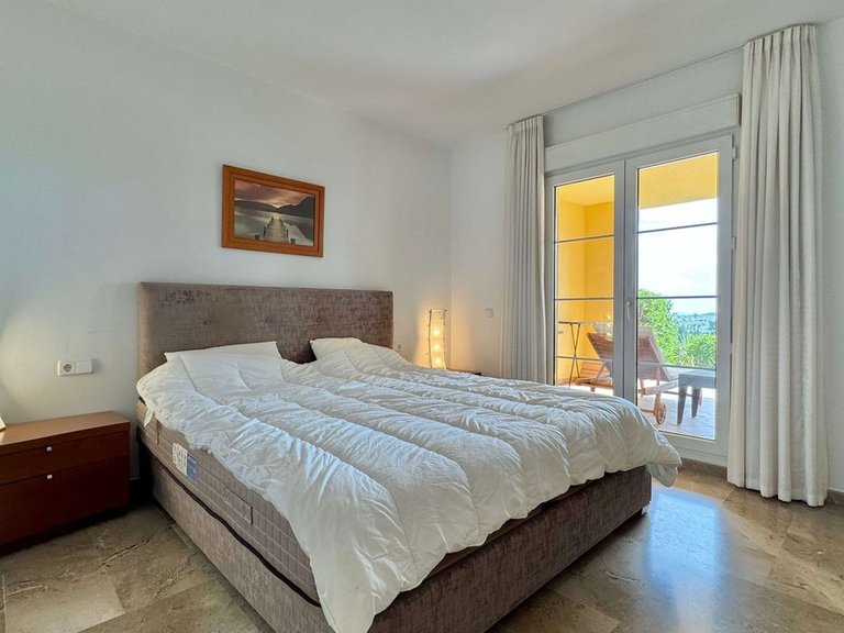 Apartment for Sale in Nueva Andalucía, Malaga 25