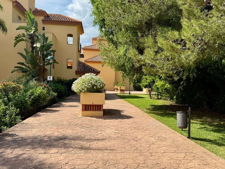 Apartment for Sale in Nueva Andalucía, Malaga 31