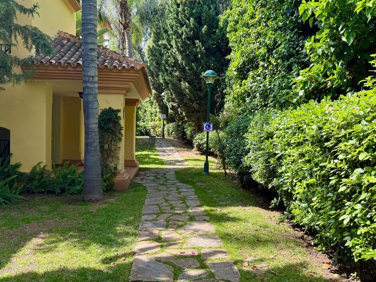 Apartment for Sale in Nueva Andalucía, Malaga 32