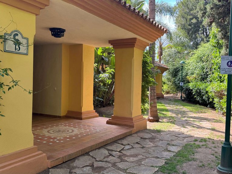Apartment for Sale in Nueva Andalucía, Malaga 33